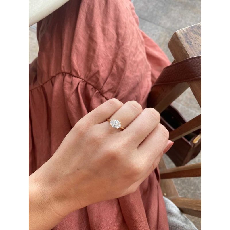 Raya Oval Engagement Ring