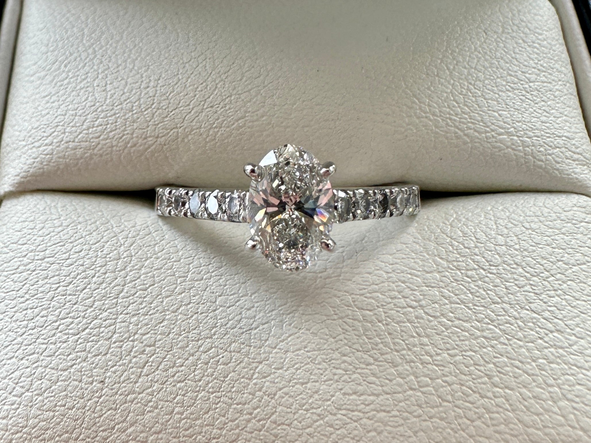 0.74ct G VVS2 natural oval platinum ring