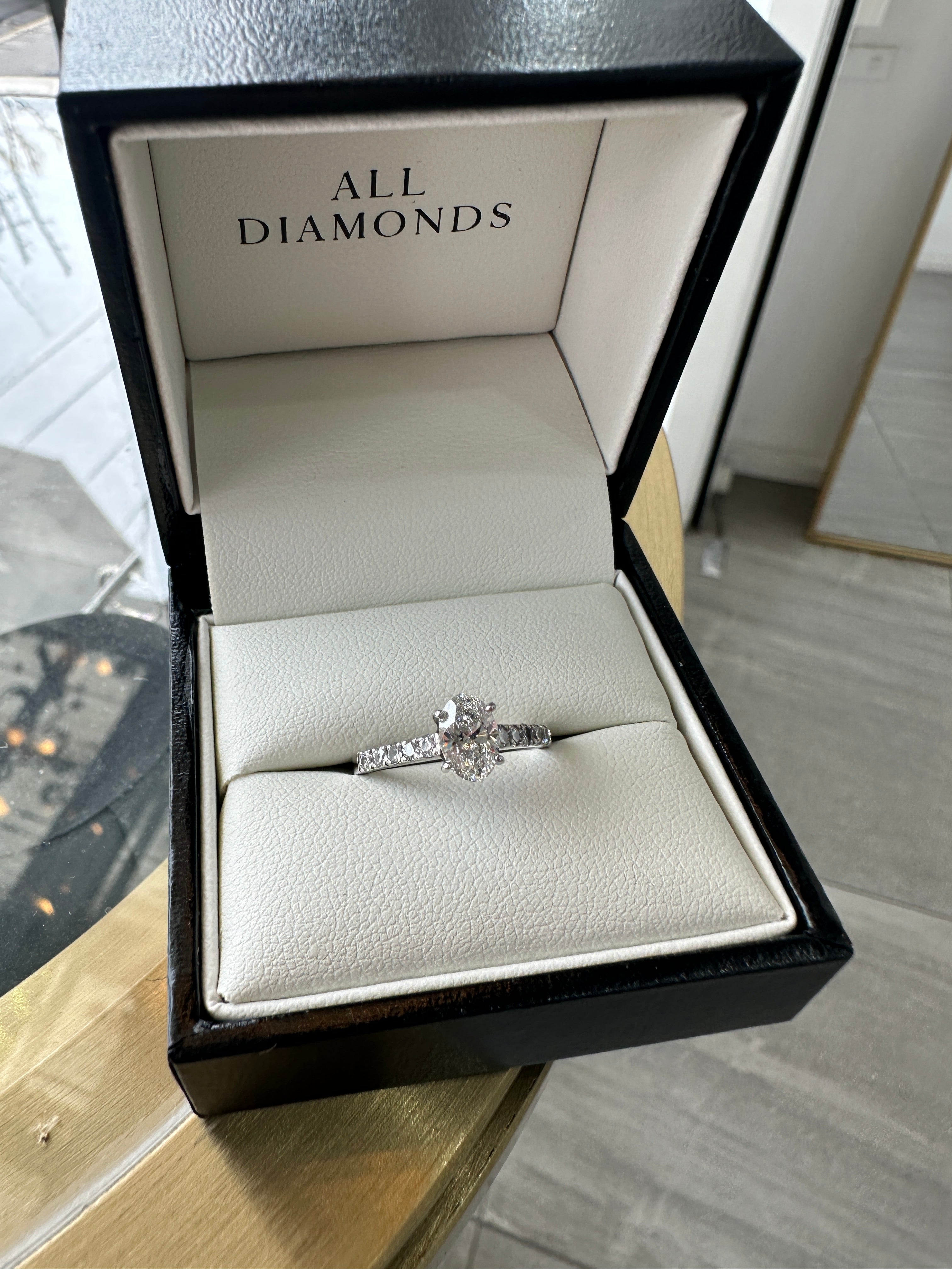 0.74ct G VVS2 natural oval platinum ring